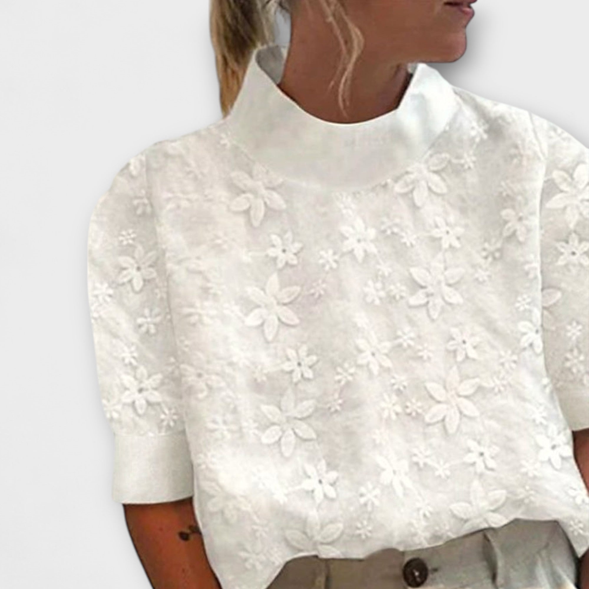 Blusa bordada con cuello sencillo